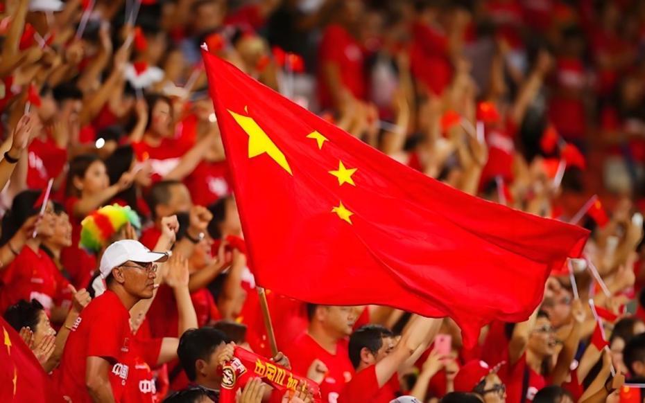 足球联赛赛季中段前瞻：争冠集团与欧战席位球队的建队逻辑分化